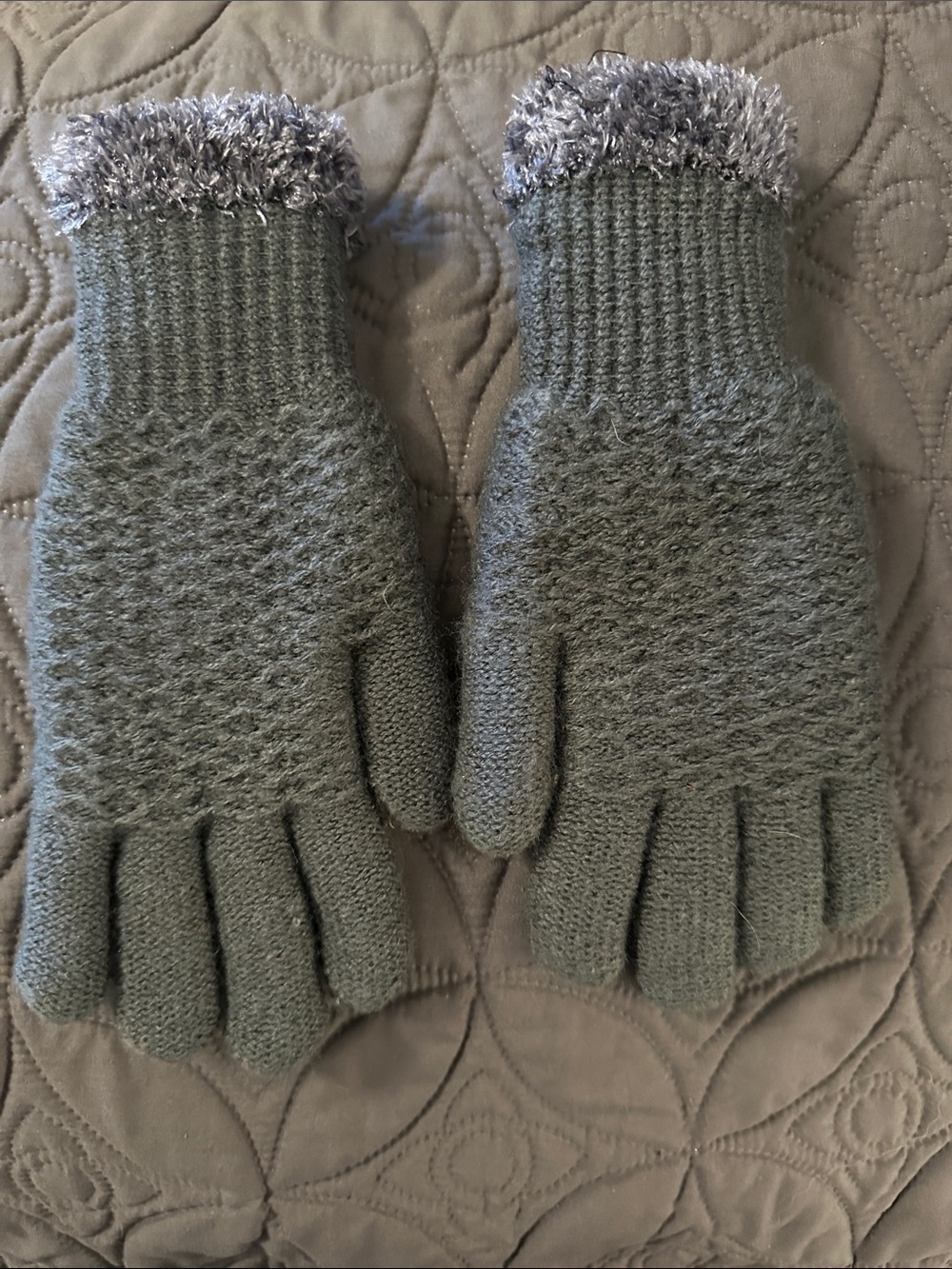 Cozy Knit Five-Finger Gloves in light grey with Fuzzy Cuff